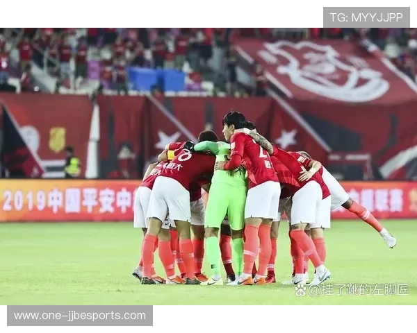 中国足球球星风采展示从巅峰到挑战青春与荣耀交织的运动之路