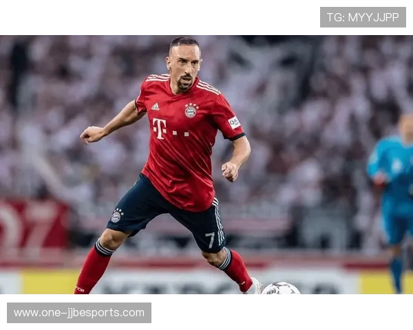 足球场上的英俊传奇：这些帅气球星如何凭魅力征服球迷和赛场