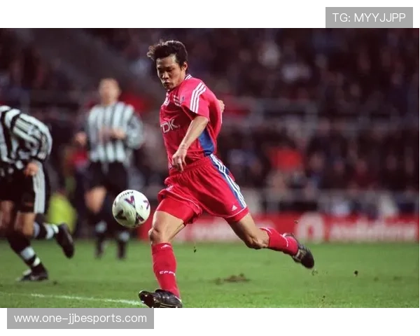 高学历足球运动员:在绿茵场与学术领域双赢的足球明星们 高学历足球运动员:在绿茵场与学术领域双赢的足球明星们